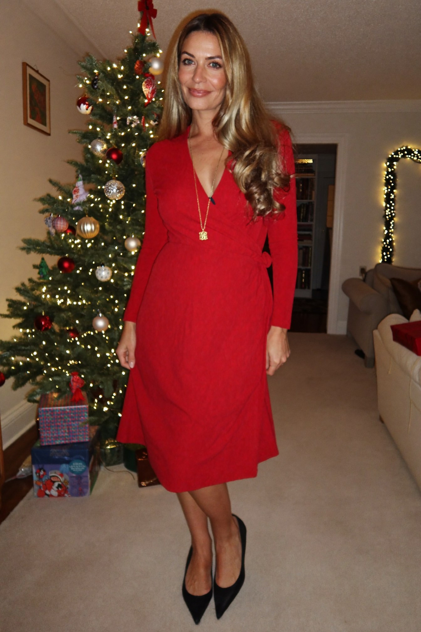 15 Red Christmas Outfits for Women Over 50