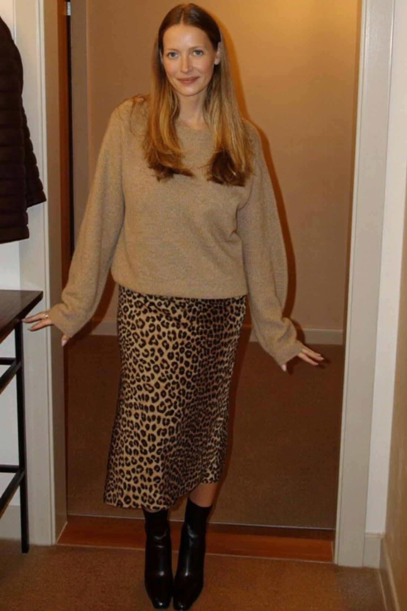Thanksgiving Hostess Outfits for Women Over 50